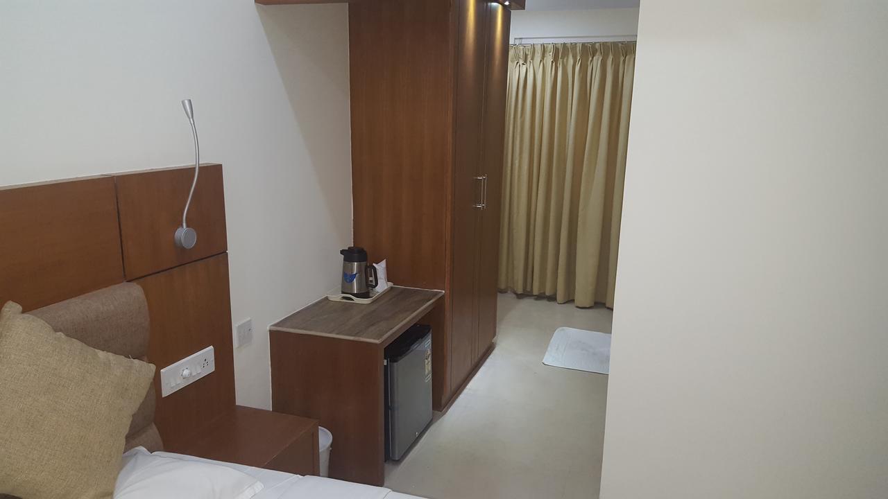 Sree Gokulam Residency Hotel Thrissur ภายนอก รูปภาพ