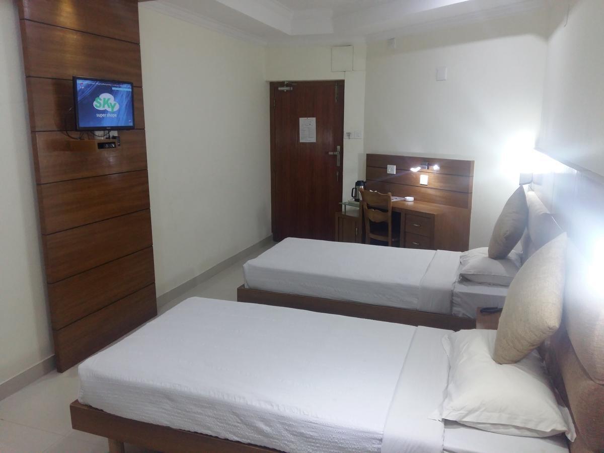 Sree Gokulam Residency Hotel Thrissur ภายนอก รูปภาพ