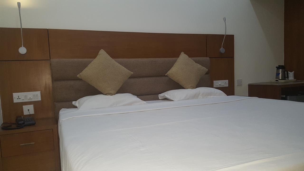 Sree Gokulam Residency Hotel Thrissur ภายนอก รูปภาพ