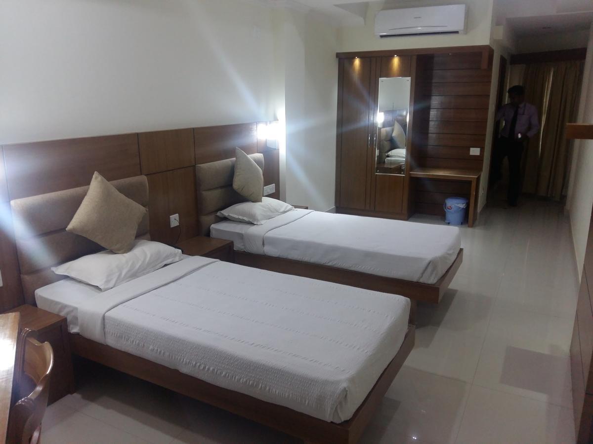 Sree Gokulam Residency Hotel Thrissur ภายนอก รูปภาพ