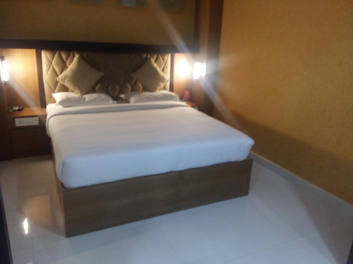 Sree Gokulam Residency Hotel Thrissur ภายนอก รูปภาพ