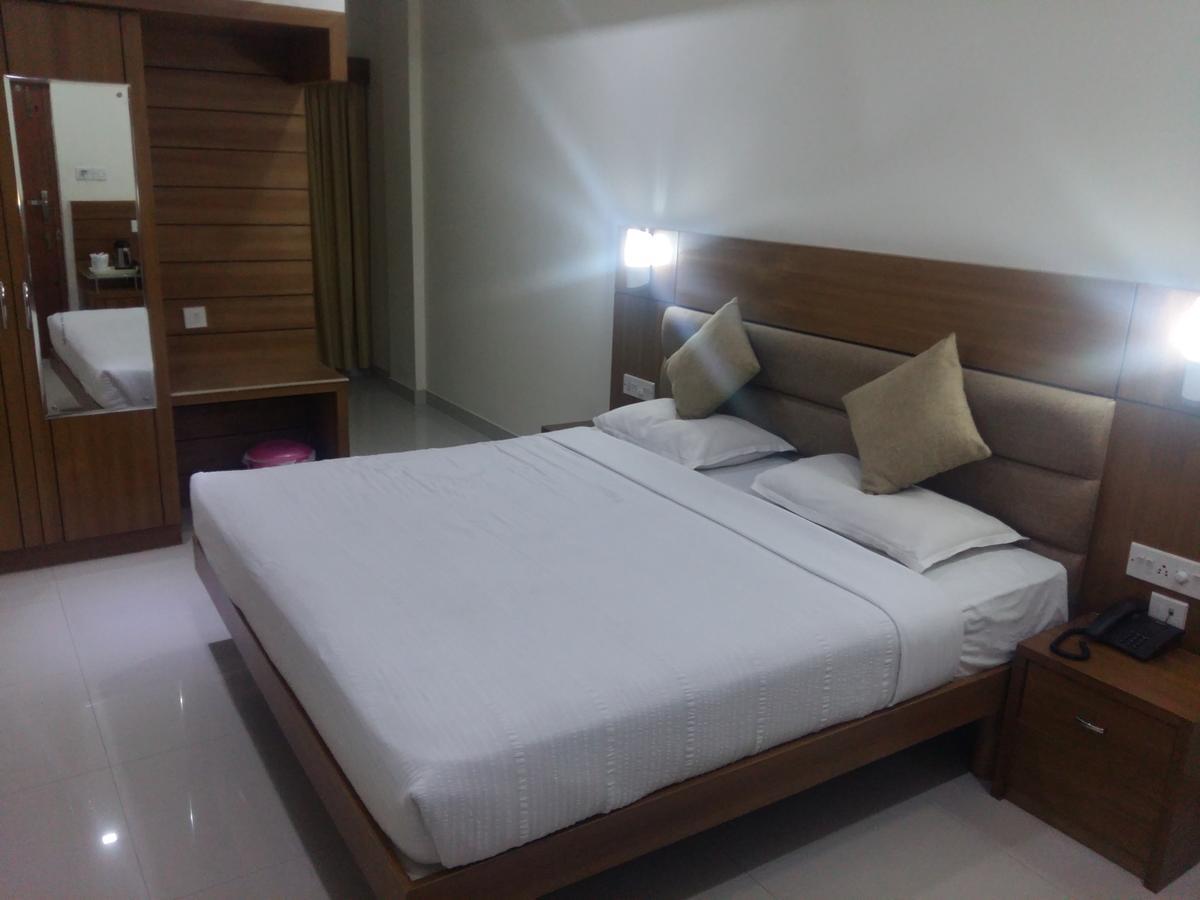 Sree Gokulam Residency Hotel Thrissur ภายนอก รูปภาพ