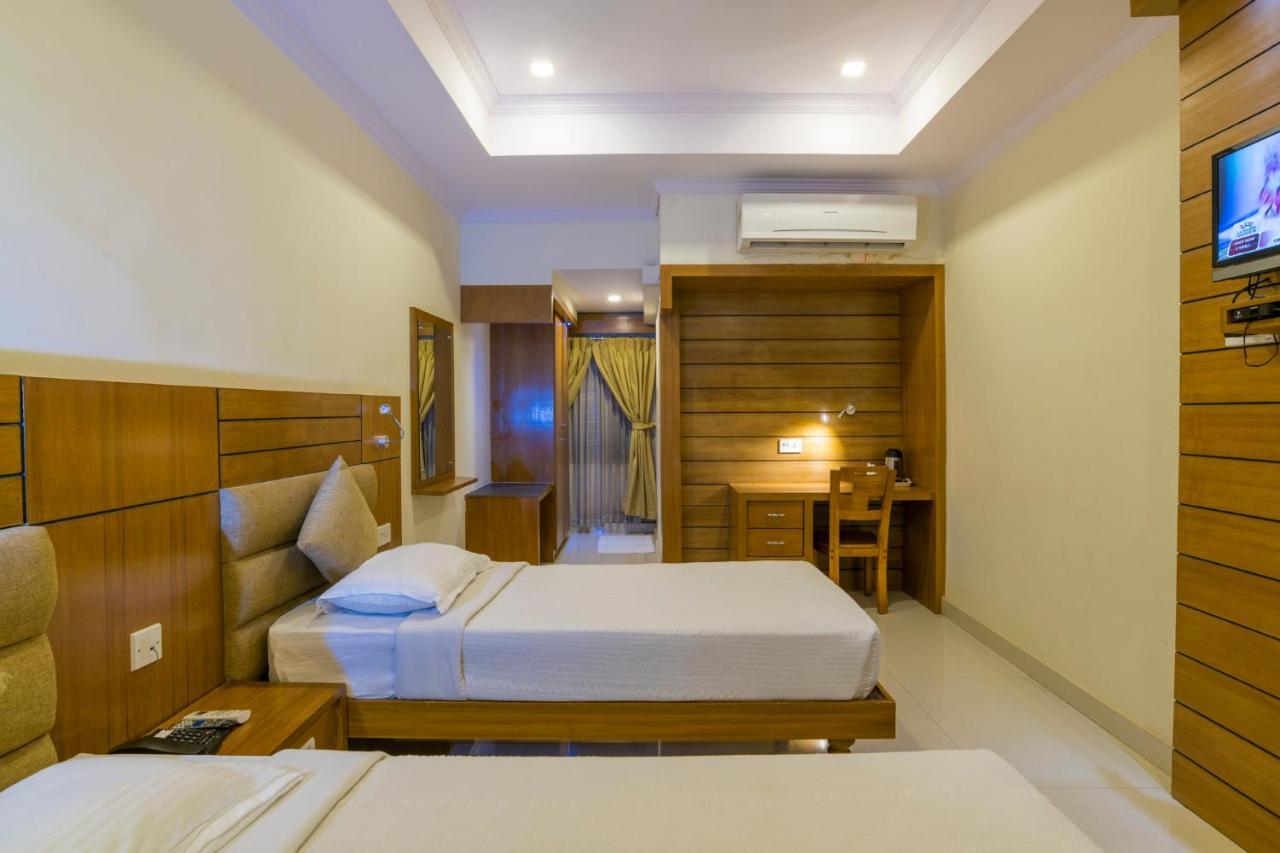 Sree Gokulam Residency Hotel Thrissur ภายนอก รูปภาพ