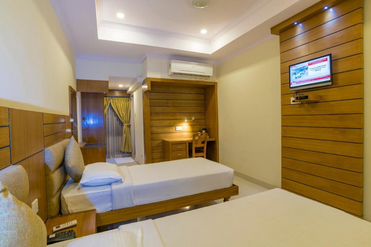 Sree Gokulam Residency Hotel Thrissur ภายนอก รูปภาพ